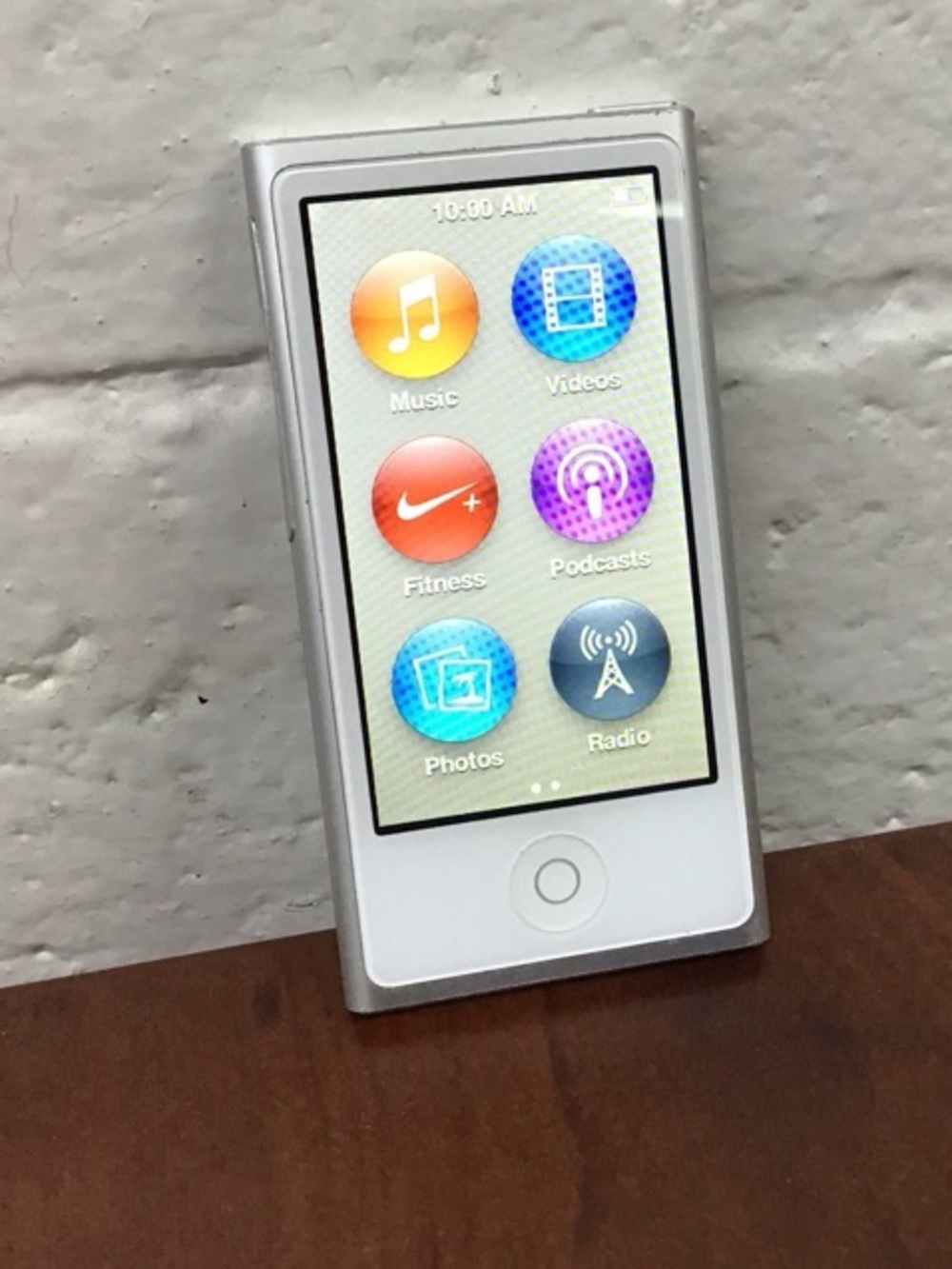Apple iPod Nano 7th Generation Silver (16 GB) Works Great